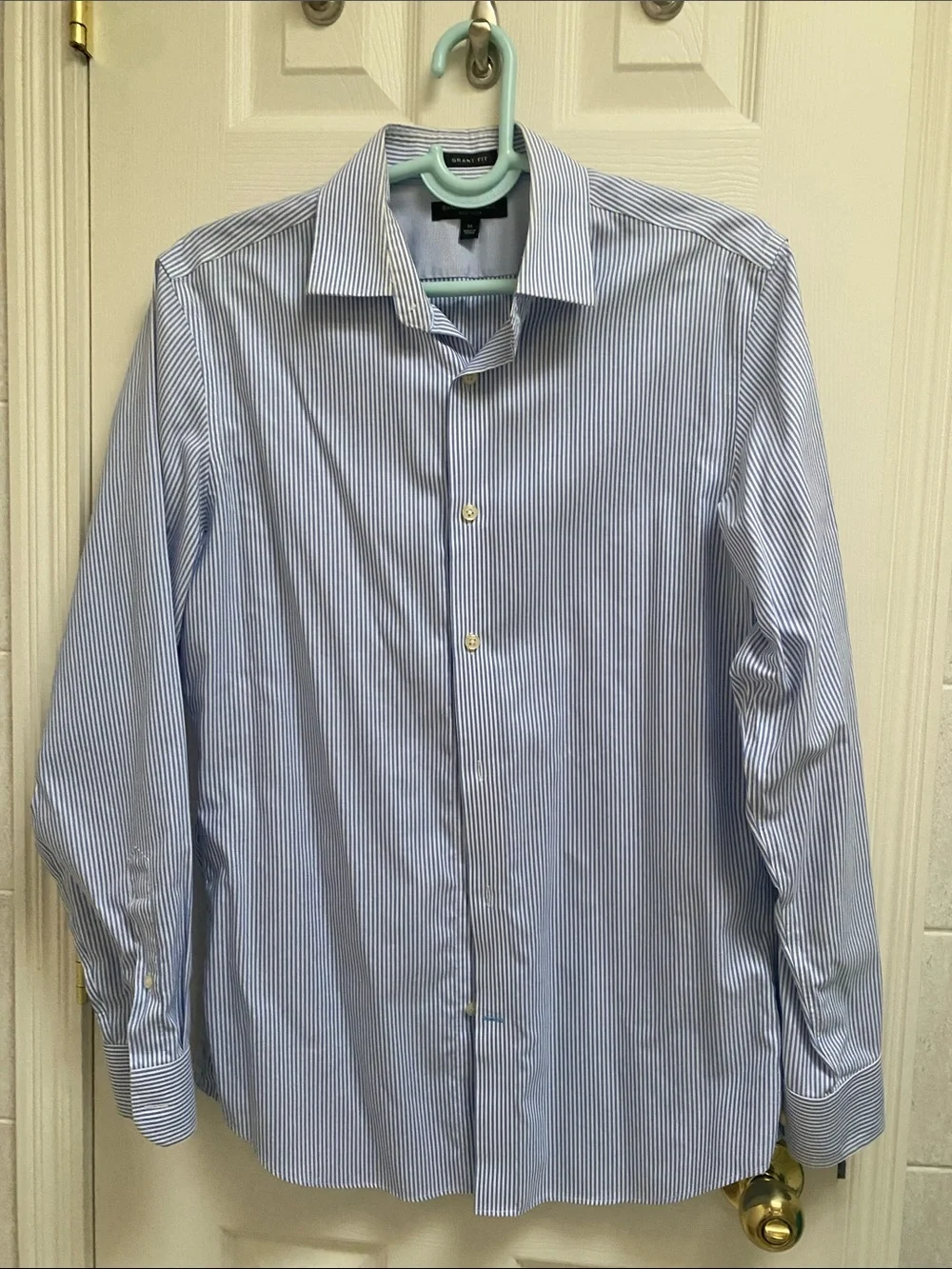 Banana Republic Men's Grant Fit Blue Vertical Striped Button Down Shirt Medium